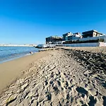 Comfort Near The Sea 아파트 *